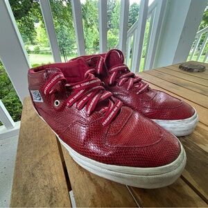 Vans Half Cab. Even snakes are afraid of snakes.